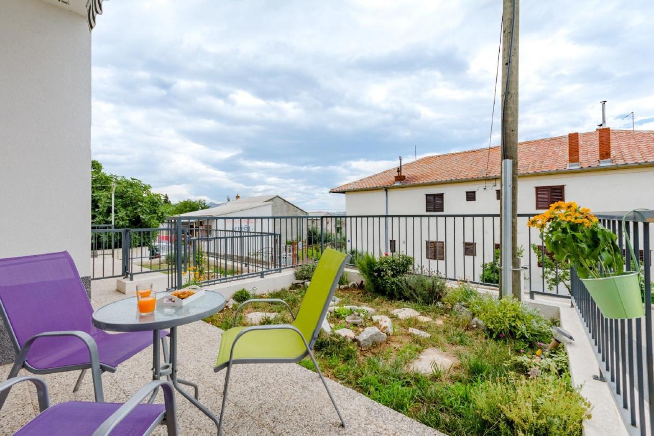 Apartment Anamaris Solin Buitenkant foto