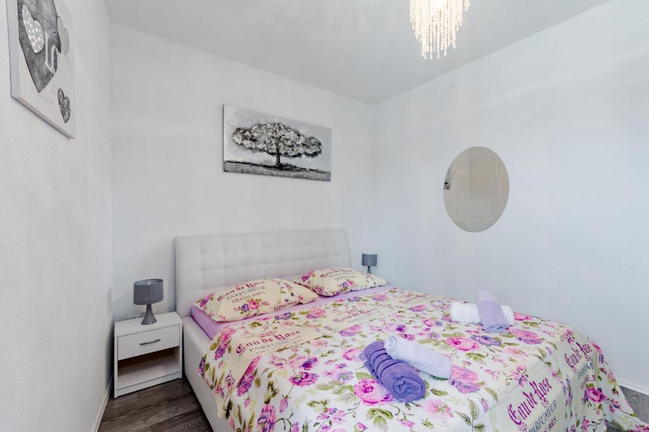 Apartment Anamaris Solin Buitenkant foto