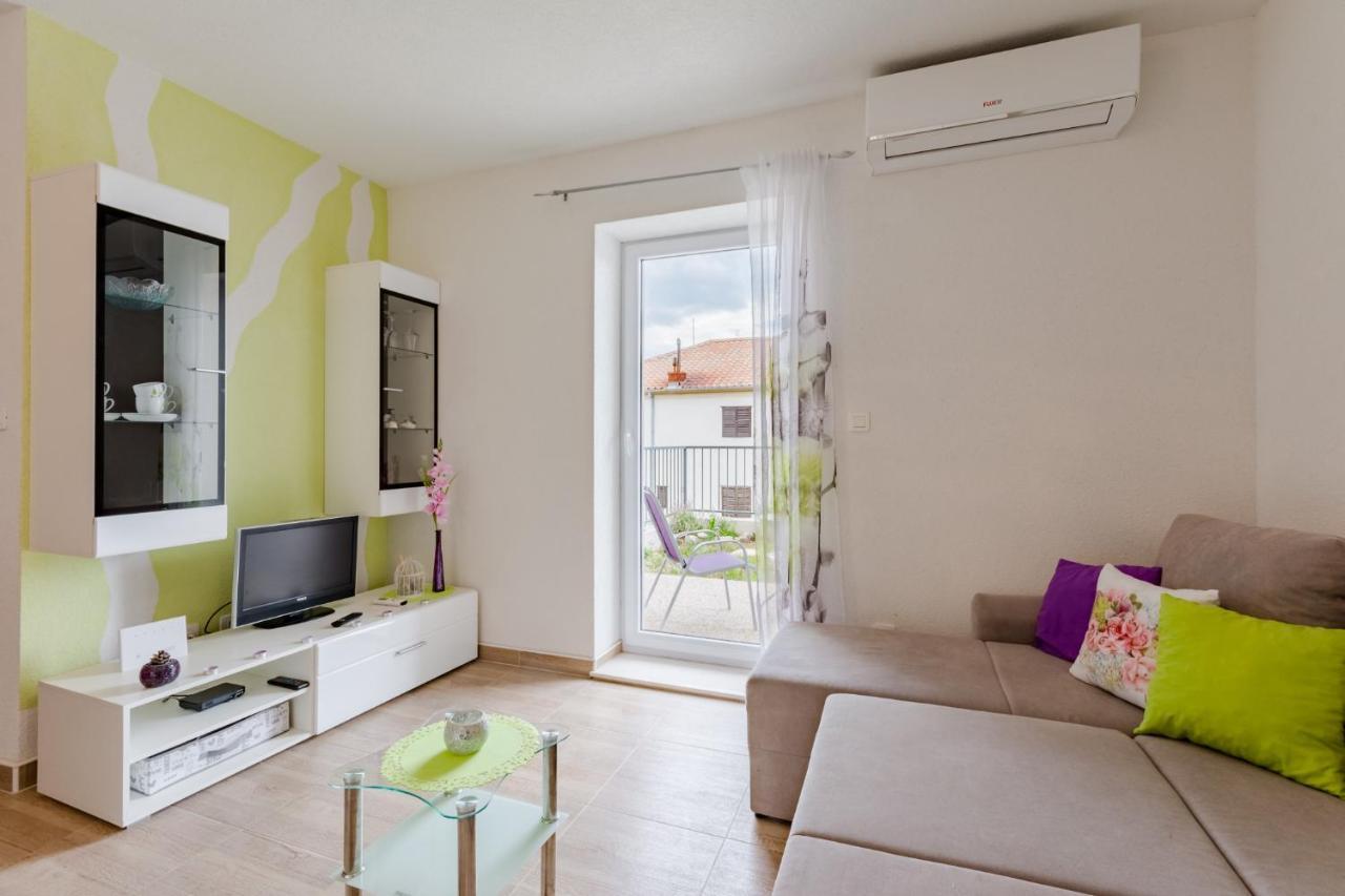 Apartment Anamaris Solin Buitenkant foto