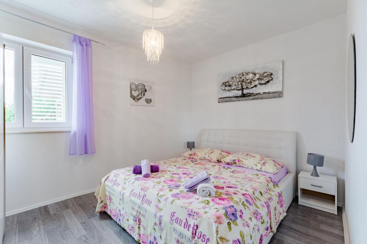 Apartment Anamaris Solin Buitenkant foto