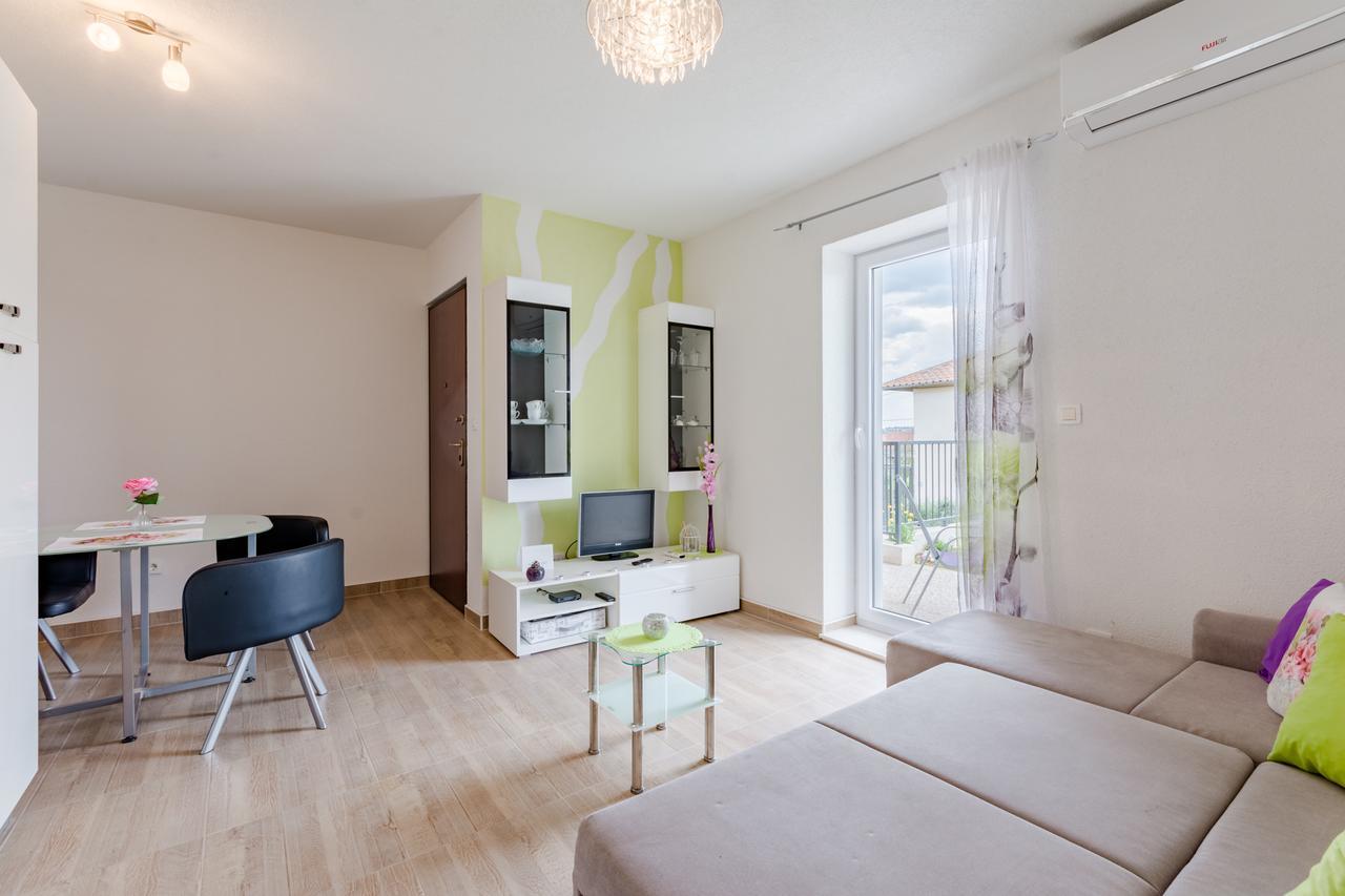 Apartment Anamaris Solin Buitenkant foto